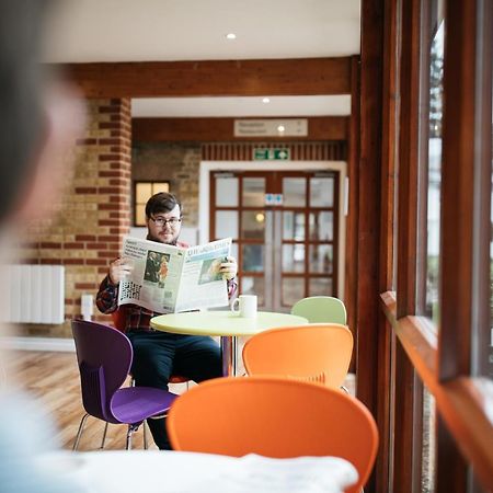 Gilwell Park Hotel Чингфорд Екстериор снимка