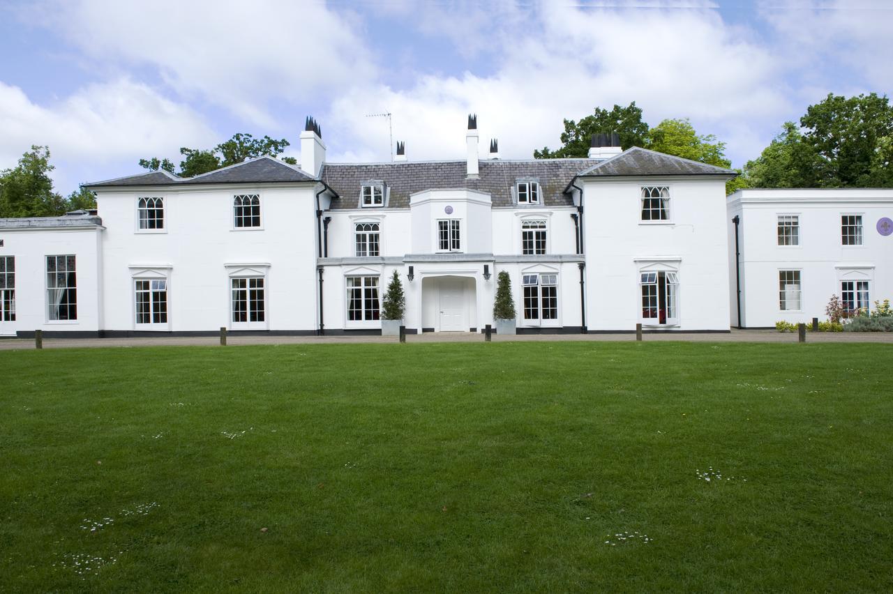 Gilwell Park Hotel Чингфорд Екстериор снимка
