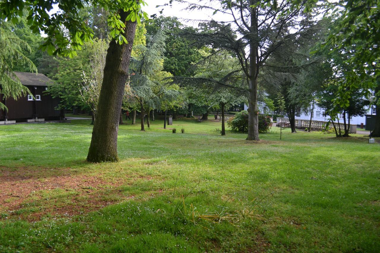 Gilwell Park Hotel Чингфорд Екстериор снимка