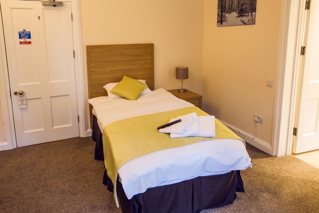 Gilwell Park Hotel Чингфорд Екстериор снимка