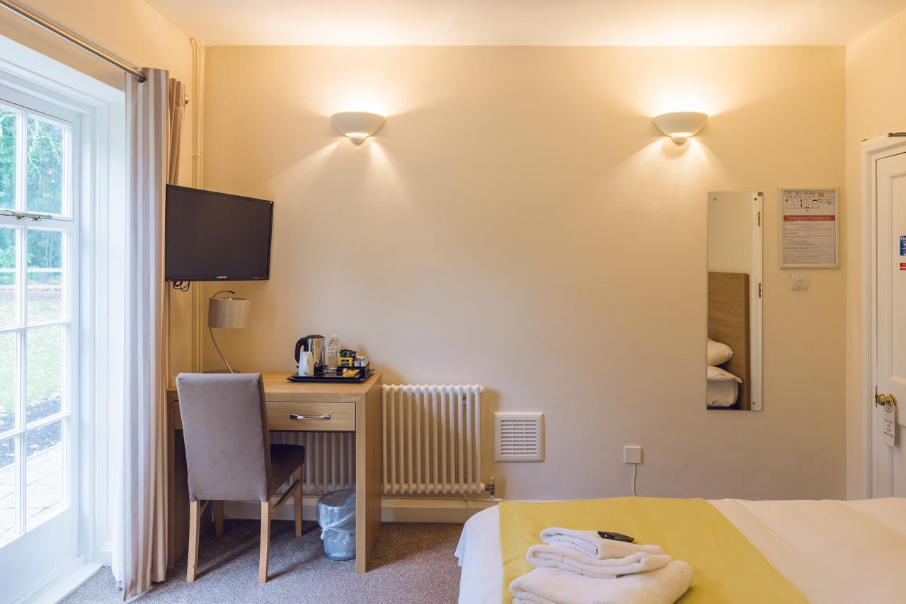 Gilwell Park Hotel Чингфорд Екстериор снимка