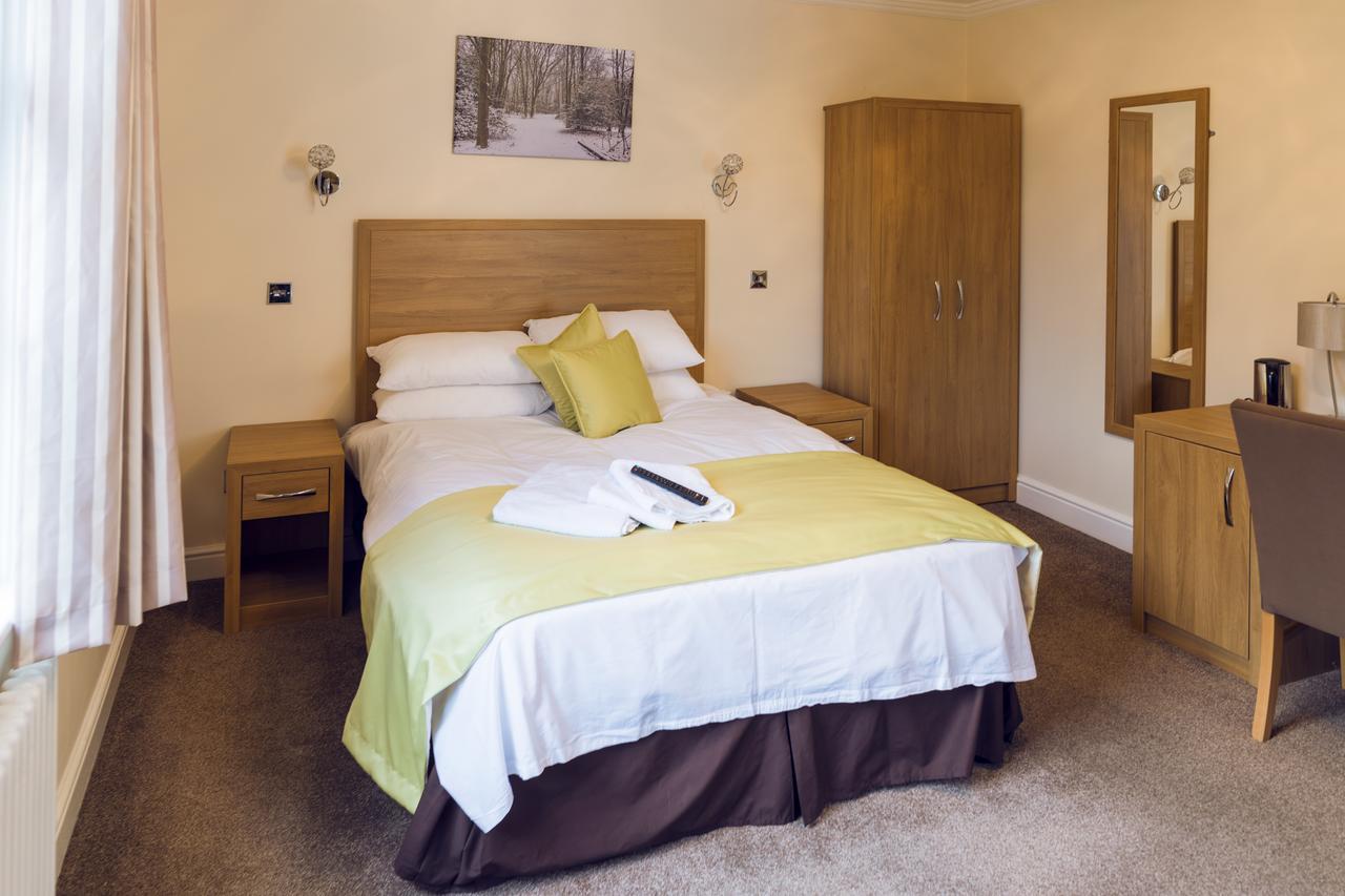 Gilwell Park Hotel Чингфорд Екстериор снимка