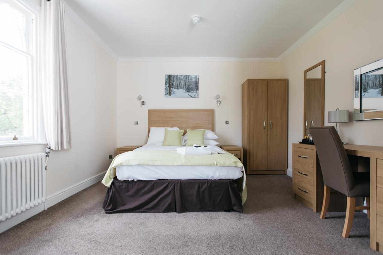 Gilwell Park Hotel Чингфорд Екстериор снимка
