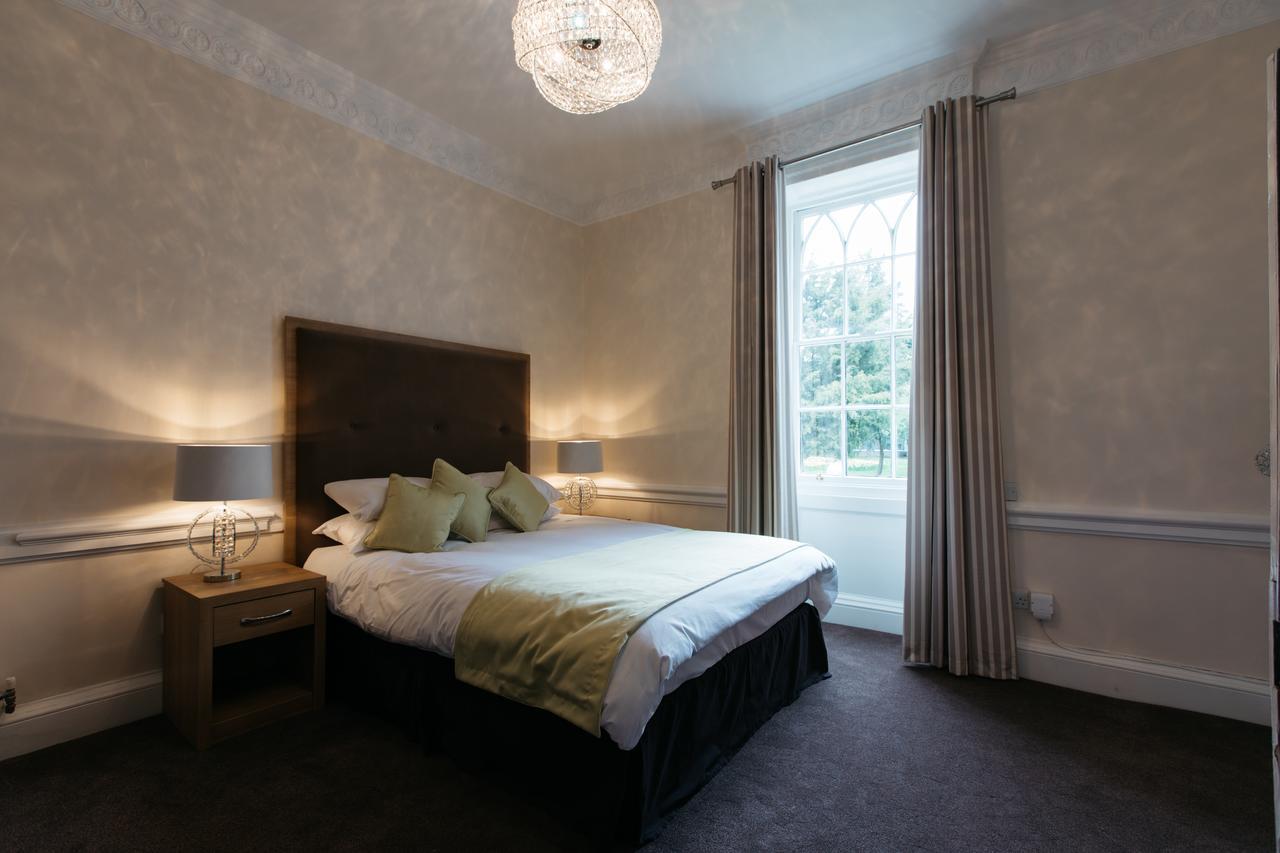 Gilwell Park Hotel Чингфорд Екстериор снимка