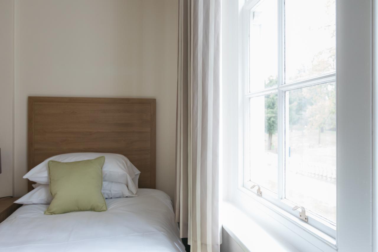 Gilwell Park Hotel Чингфорд Екстериор снимка