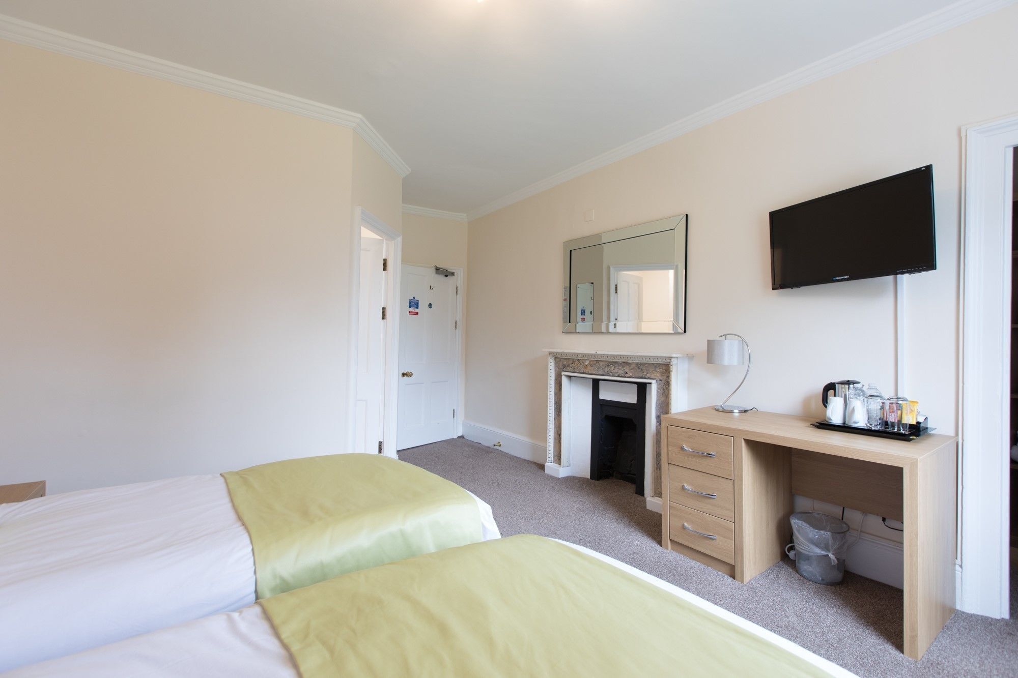 Gilwell Park Hotel Чингфорд Екстериор снимка