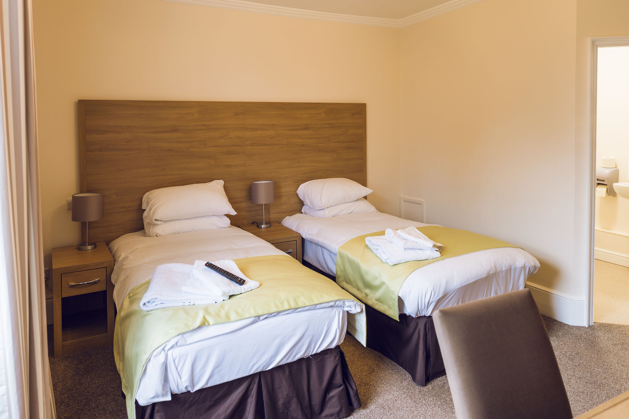 Gilwell Park Hotel Чингфорд Екстериор снимка