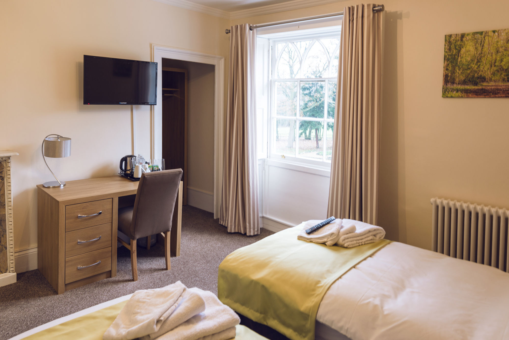 Gilwell Park Hotel Чингфорд Екстериор снимка