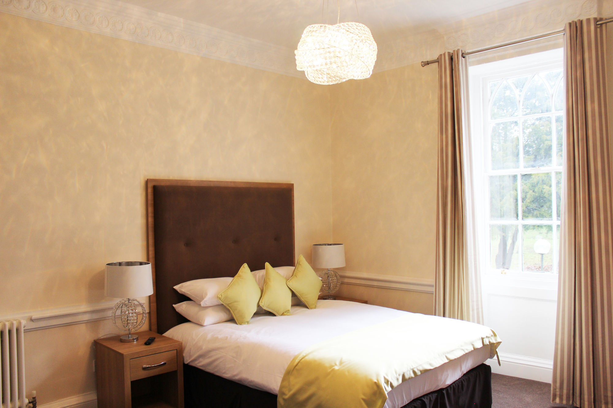 Gilwell Park Hotel Чингфорд Екстериор снимка