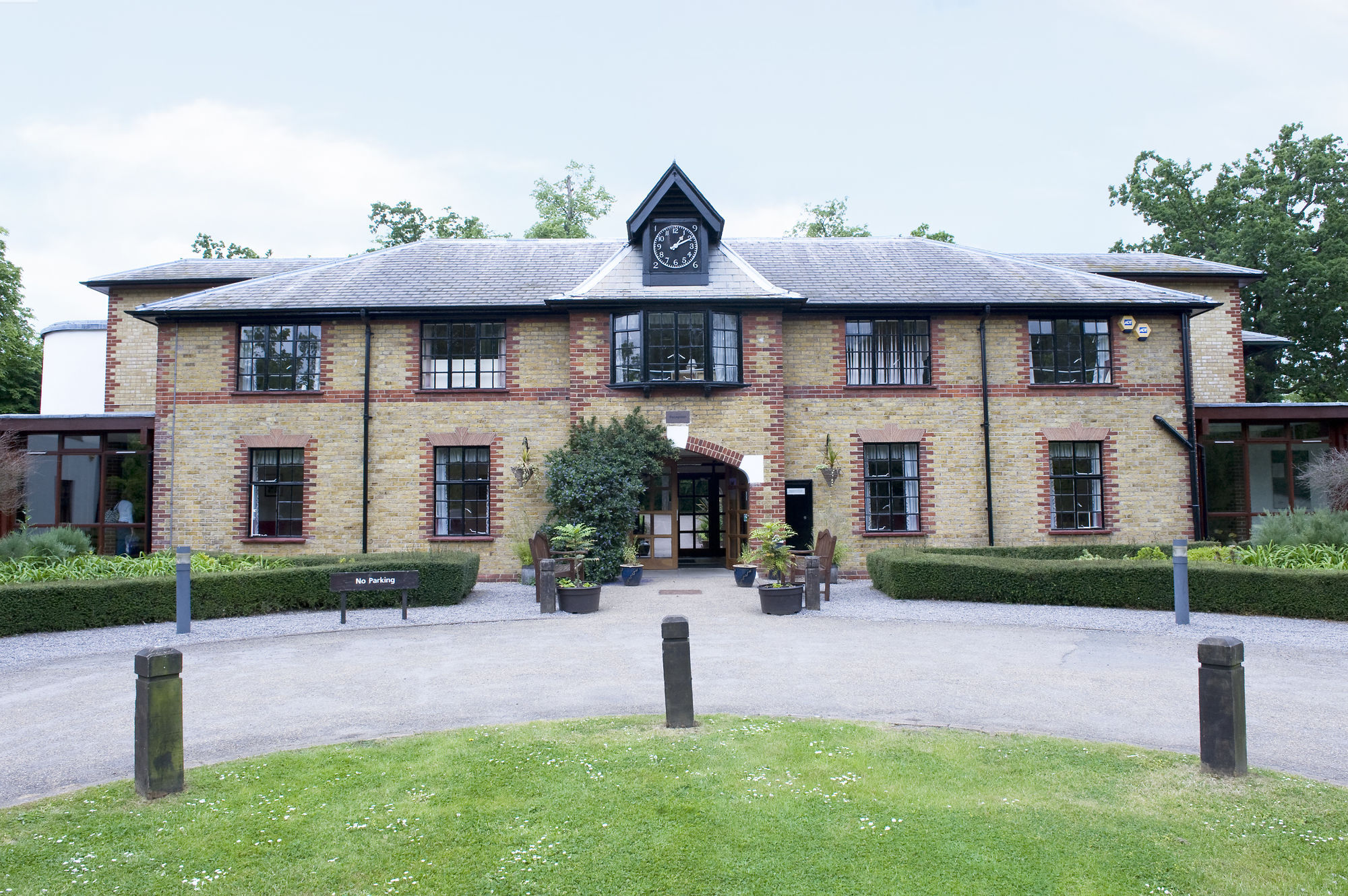 Gilwell Park Hotel Чингфорд Екстериор снимка