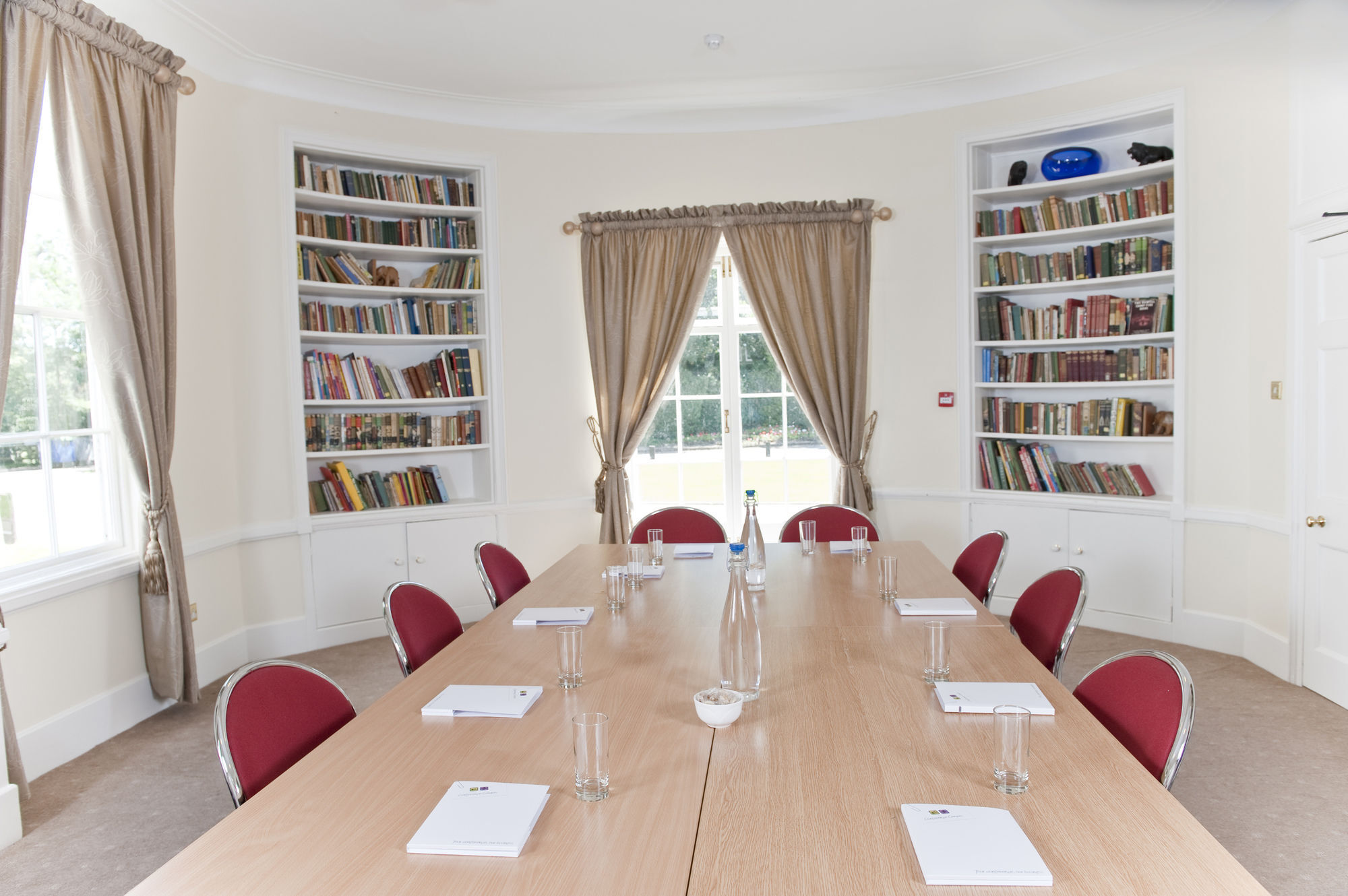Gilwell Park Hotel Чингфорд Екстериор снимка
