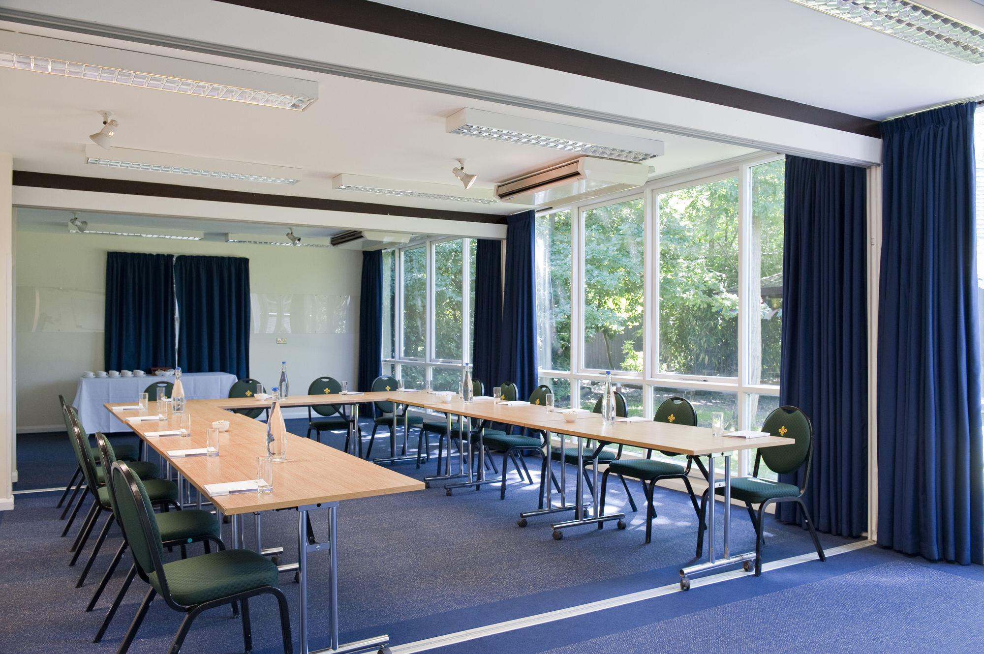 Gilwell Park Hotel Чингфорд Екстериор снимка