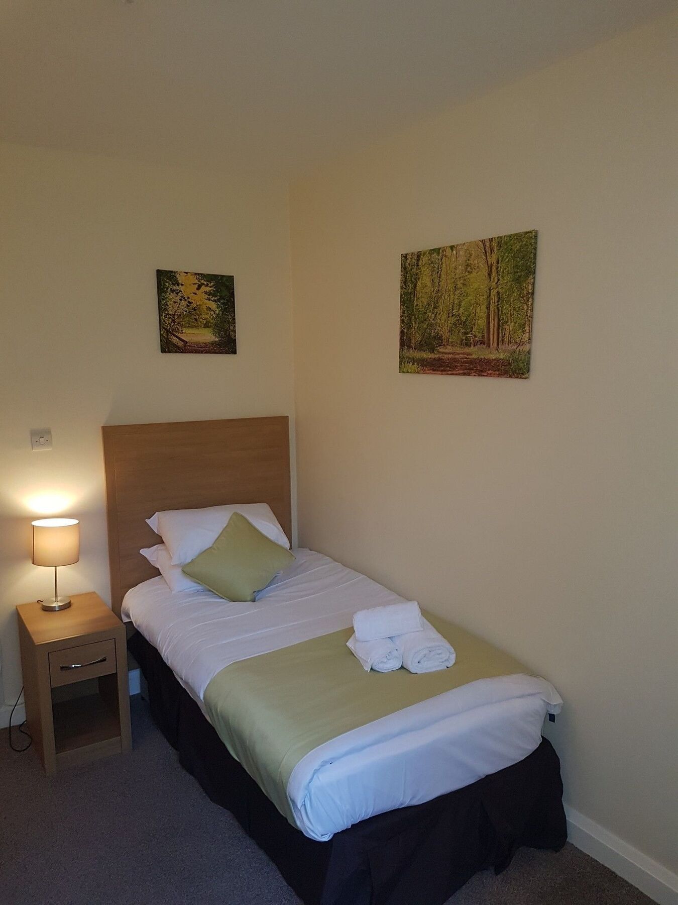 Gilwell Park Hotel Чингфорд Екстериор снимка