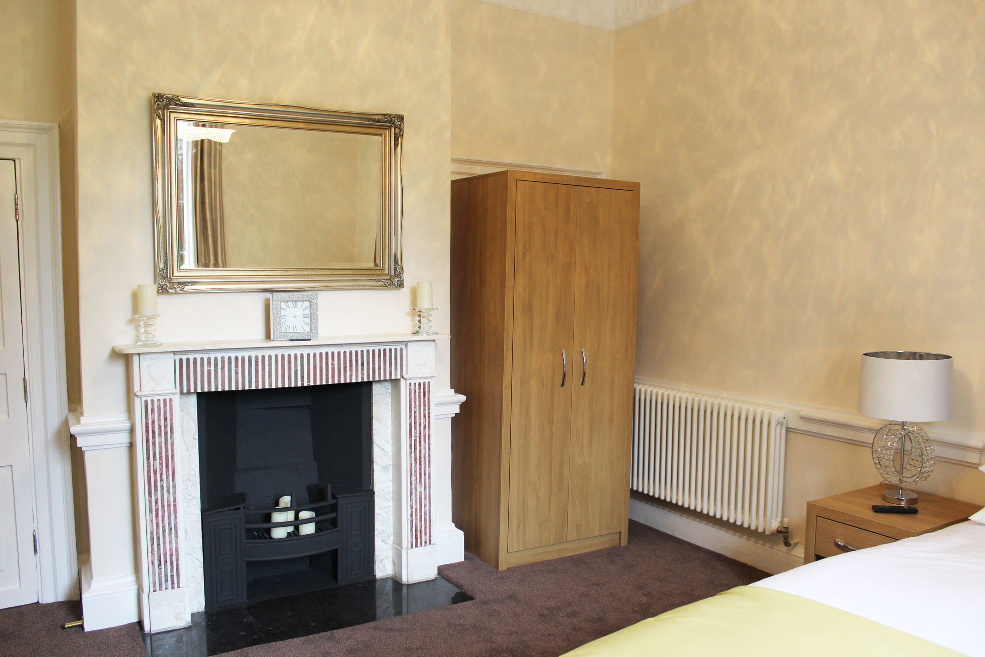 Gilwell Park Hotel Чингфорд Екстериор снимка