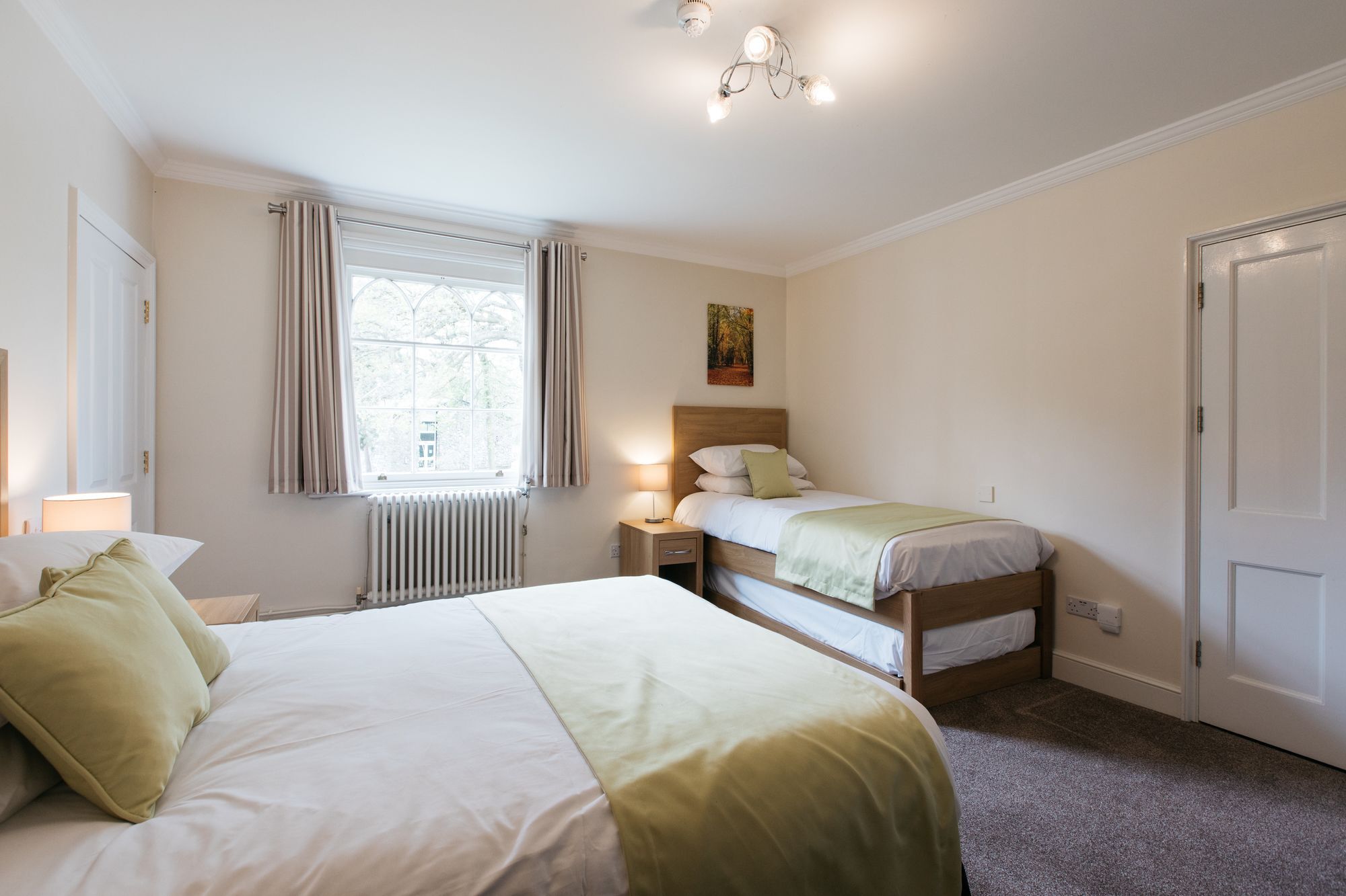 Gilwell Park Hotel Чингфорд Екстериор снимка